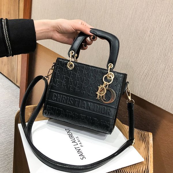 factory outlet design women's bag 2021 new simple fashion letter embossed hand-held single shoulder messenger bag
factory outlet design women's bag 2021 new simple fashion letter embossed hand-held single shoulder messenger bag