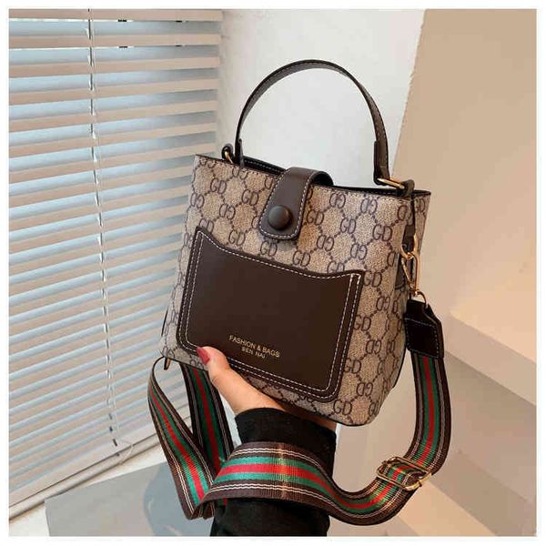 2022 factory wholesale spring female fashion korean bucket single shoulder bag urban simple temperament women's messenger bag
2022 factory wholesale spring female fashion korean bucket single shoulder bag urban simple temperament women's messenger bag