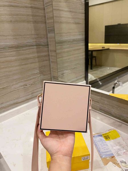 2021 fashion show small yellow men's and women's mini pack luxuryss designerss bag yw
2021 fashion show small yellow men's and women's mini pack luxuryss designerss bag yw