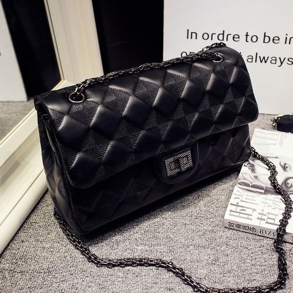 fashion design small fragrant wind single shoulder crossbody bag 2021 genuine leather diamond chain lock square messenger bags
fashion design small fragrant wind single shoulder crossbody bag 2021 genuine leather diamond chain lock square messenger bags