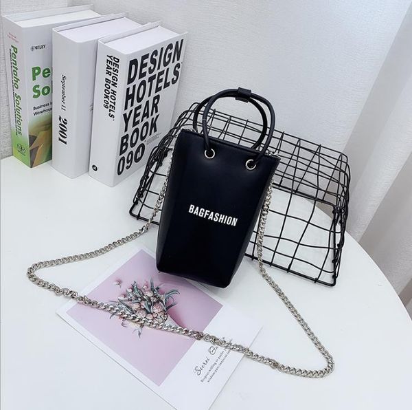 cross body 2021 qiao ge trend handbags messenger chain bag female fluorescent color avant-garde design
cross body 2021 qiao ge trend handbags messenger chain bag female fluorescent color avant-garde design