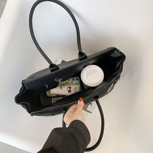 louis vutton bagshangxin 2020 new chaowanghong same litchi pattern underarm platinum large capacity portable one shoulder bagandd1y_top
louis vutton bagshangxin 2020 new chaowanghong same litchi pattern underarm platinum large capacity portable one shoulder bagandd1y_top