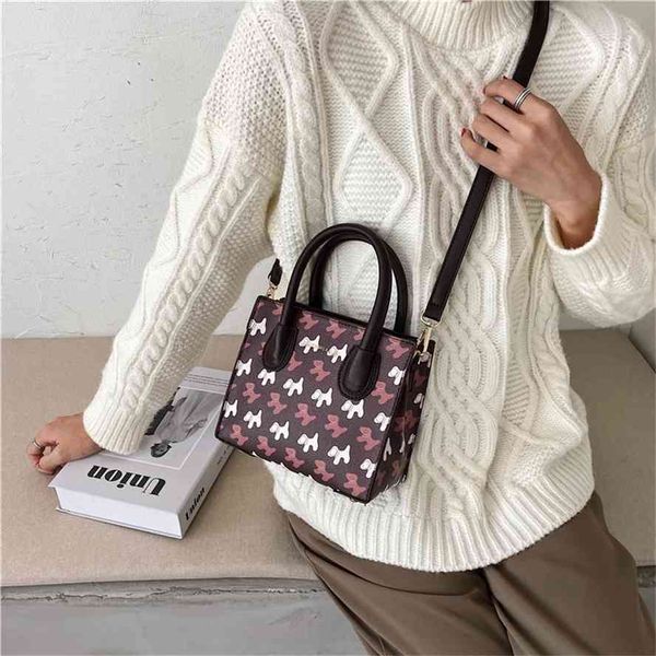 2020 new style messenger korean fashion pu women's single shoulder printing tide brand net red small square bag
2020 new style messenger korean fashion pu women's single shoulder printing tide brand net red small square bag