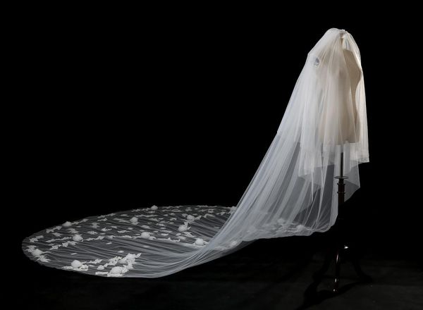 bridal veils real po 2021 luxury wedding veil 4 meters long flowers one-layer ivory white bride accessories in stock, Black
bridal veils real po 2021 luxury wedding veil 4 meters long flowers one-layer ivory white bride accessories in stock, Black