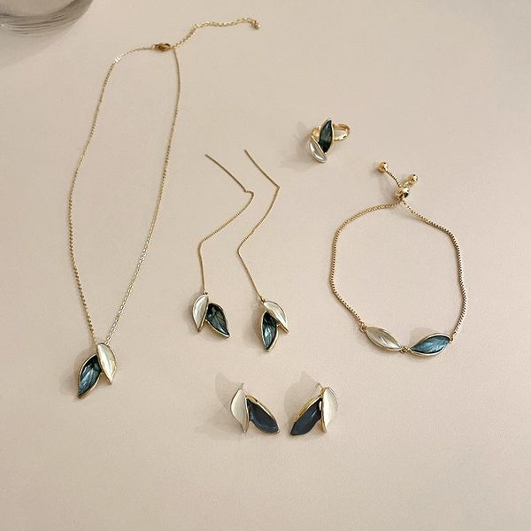 stud 2021 korea fashion two colour leaf earrings suit french contracted style forest asymmetrical tassel jewelry, Golden;silver
stud 2021 korea fashion two colour leaf earrings suit french contracted style forest asymmetrical tassel jewelry, Golden;silver
