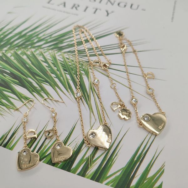 designer jewelry di family 2021 love necklace set with inlaid heart-shaped temperament bracelet bright gold earrings female, Silver
designer jewelry di family 2021 love necklace set with inlaid heart-shaped temperament bracelet bright gold earrings female, Silver