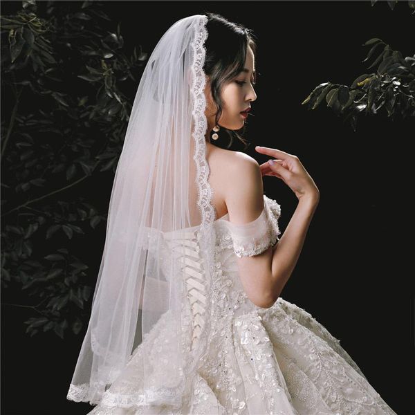 bridal veils 2021 whitney wedding collection short one layer lace edge comb veil voile mariage available in white with ivory, Black
bridal veils 2021 whitney wedding collection short one layer lace edge comb veil voile mariage available in white with ivory, Black