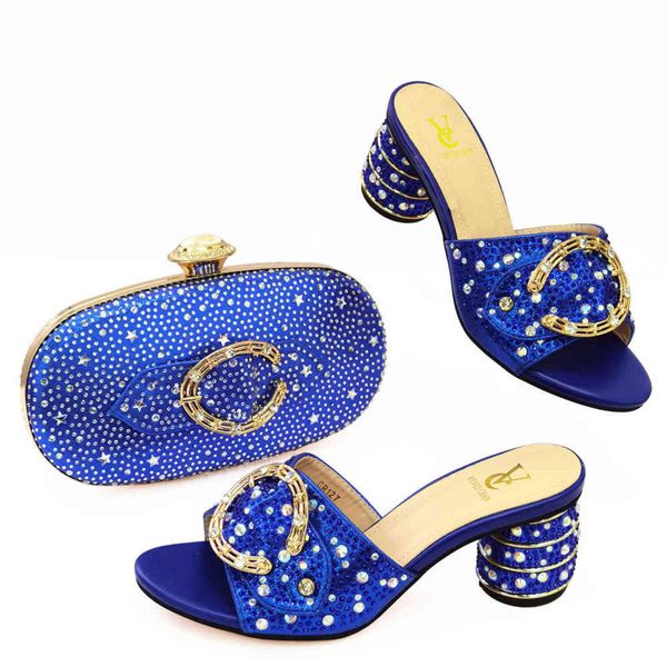 casual short heel sandals for women to wear outside with handbag, hand bag, thick in summer and dinner bag, Black
casual short heel sandals for women to wear outside with handbag, hand bag, thick in summer and dinner bag, Black