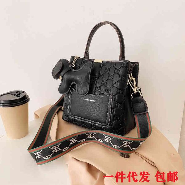 handbag bag women's korean version bucket net red printed single shoulder fashionable and versatile high-grade sense niche diagonal cro, Black;red
handbag bag women's korean version bucket net red printed single shoulder fashionable and versatile high-grade sense niche diagonal cro, Black;red