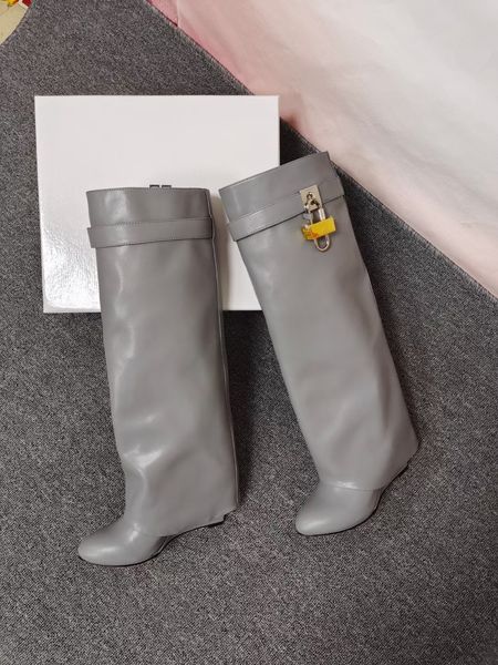 21/22 autumn and winter leisure boots fashion trend boots high-end leather material temperament ladies casual high heels 9.5cm size35-40, Black
21/22 autumn and winter leisure boots fashion trend boots high-end leather material temperament ladies casual high heels 9.5cm size35-40, Black