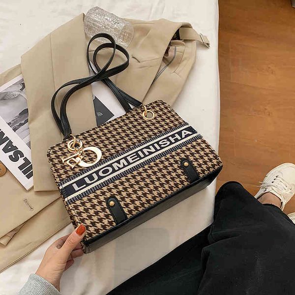 2022 factory wholesale new model leisure ins popular style women's bag single shoulder versatile small square
2022 factory wholesale new model leisure ins popular style women's bag single shoulder versatile small square