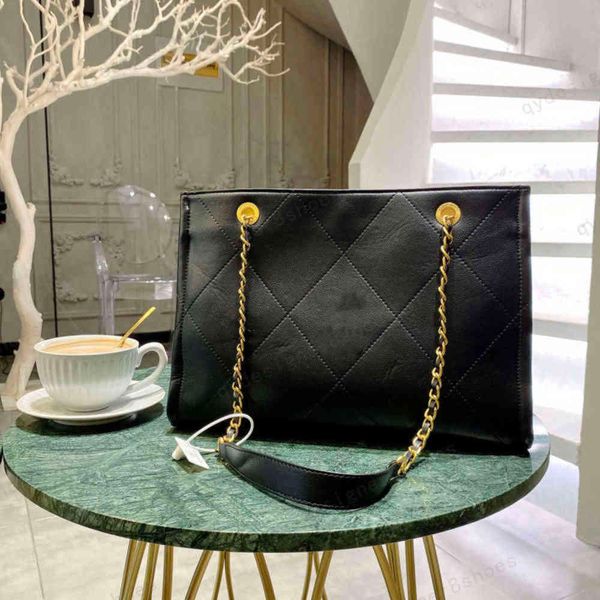 gift box packaging four-color leather tote chain bag size large 27*15cm women handbags designers
gift box packaging four-color leather tote chain bag size large 27*15cm women handbags designers