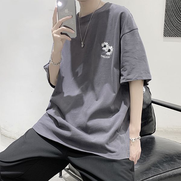 t-shirts short t-shirt men's summer little daisy half 5-point sve trendy loose and handsome fashion brand, White;black
t-shirts short t-shirt men's summer little daisy half 5-point sve trendy loose and handsome fashion brand, White;black