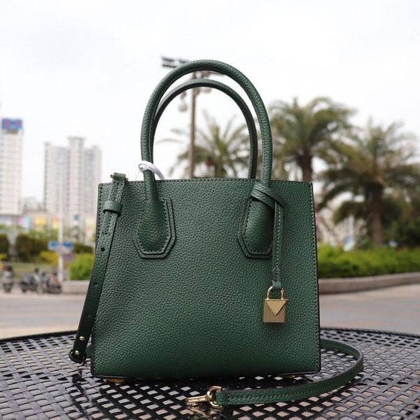 evening bags 2021 female m family lady's leather bag postman's lock head straddle one shoulder handbag
evening bags 2021 female m family lady's leather bag postman's lock head straddle one shoulder handbag