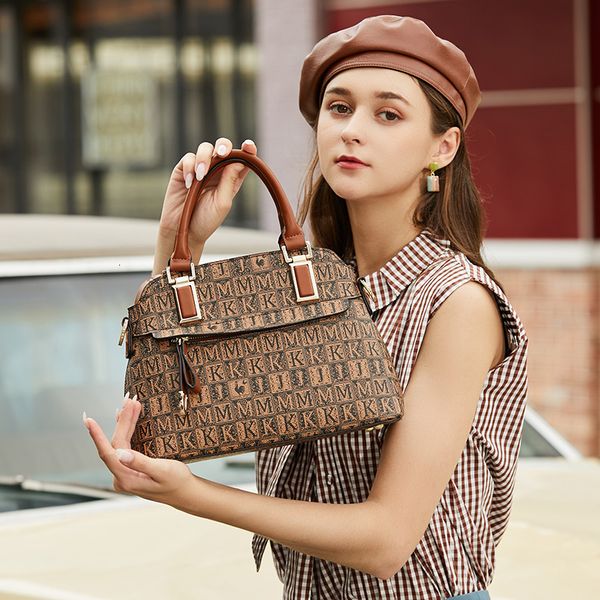hong kong little mk2021 new women's bag leather shell middle-aged mother's hand-held single shoulder diagonal
hong kong little mk2021 new women's bag leather shell middle-aged mother's hand-held single shoulder diagonal
