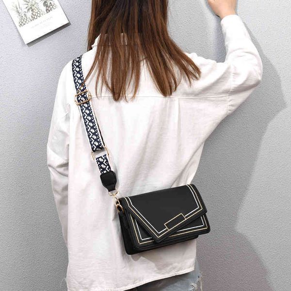 2022 factory wholesale new model single shoulder women's red same single shoulder messenger leisure bag, Black;red
2022 factory wholesale new model single shoulder women's red same single shoulder messenger leisure bag, Black;red