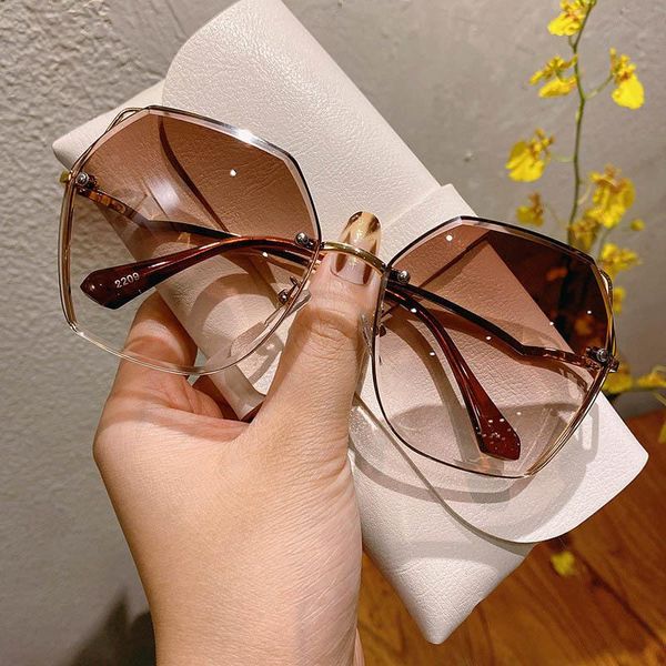 sunglasses fashion lady rimless women cat eye shades vintage oversized sun glasses for female men driving zonnebril dames, White;black
sunglasses fashion lady rimless women cat eye shades vintage oversized sun glasses for female men driving zonnebril dames, White;black