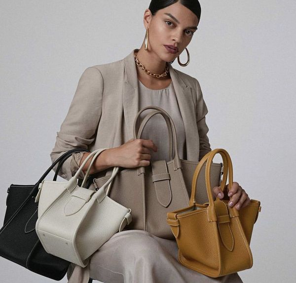 luxury handbags and storage 1:1 layer cowhide swing portable single shoulder litchi large capacity tote bag
luxury handbags and storage 1:1 layer cowhide swing portable single shoulder litchi large capacity tote bag