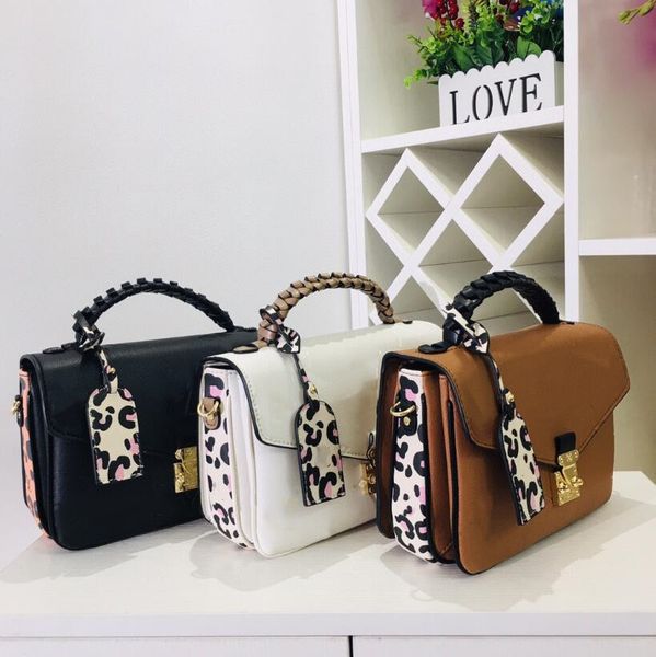 women shell handbag fashion letter printing style totes high huality shopping bags design phone purse
women shell handbag fashion letter printing style totes high huality shopping bags design phone purse