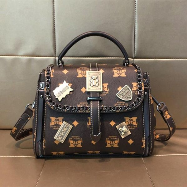 evening bags 2021 fashion printing metal decoration square bag ladies shoulder diagonal purses and handbags luxury designer lipstick
evening bags 2021 fashion printing metal decoration square bag ladies shoulder diagonal purses and handbags luxury designer lipstick
