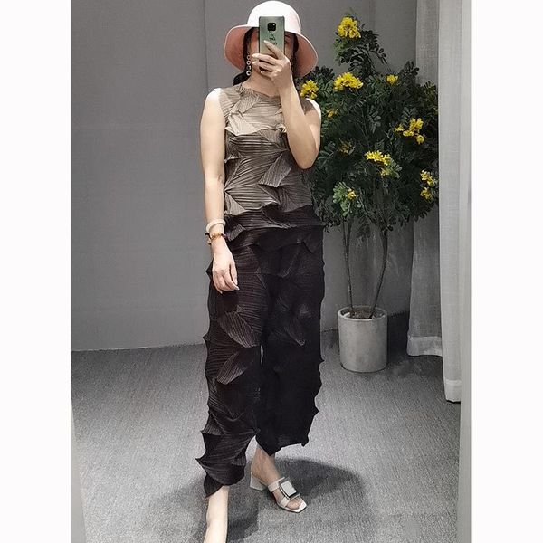 women's pants & capris miyake folds diamond pleated niche design loose large size slimming cover solid color casual cropped trousers, Black;white
women's pants & capris miyake folds diamond pleated niche design loose large size slimming cover solid color casual cropped trousers, Black;white