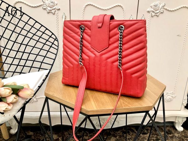 fashion designer women handbags genuine leather bags stripe square metal chain womens handbag large capacity buckles luxury shoulder bag 860
fashion designer women handbags genuine leather bags stripe square metal chain womens handbag large capacity buckles luxury shoulder bag 860