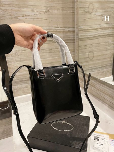 fashion ladies shoulder strap handbag ladies designer messenger bag women's shoulder bag coin purse storage bag
fashion ladies shoulder strap handbag ladies designer messenger bag women's shoulder bag coin purse storage bag