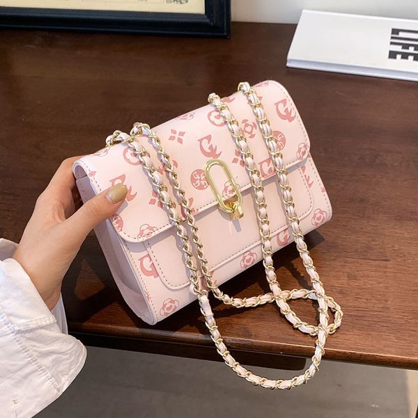 design jewelry early autumn new fragrance printed lady solid color lock korean fashion one shoulder messenger chain small square bag
design jewelry early autumn new fragrance printed lady solid color lock korean fashion one shoulder messenger chain small square bag