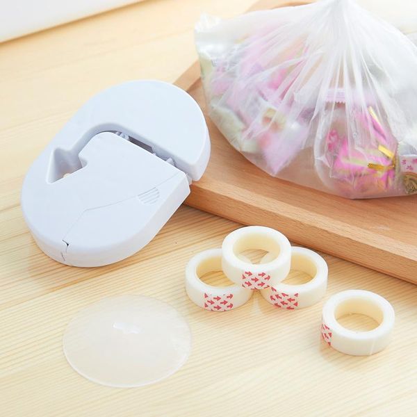 practical mini plastic bag clips with five rolls of manual sealed fresh household tools.
practical mini plastic bag clips with five rolls of manual sealed fresh household tools.