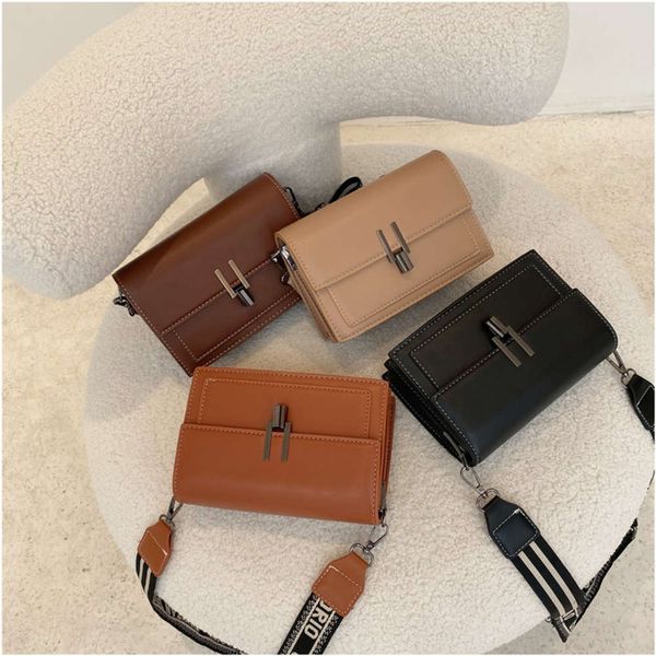 women's bag 2021 style small square bag fashion single shoulder simple wide webbing
women's bag 2021 style small square bag fashion single shoulder simple wide webbing