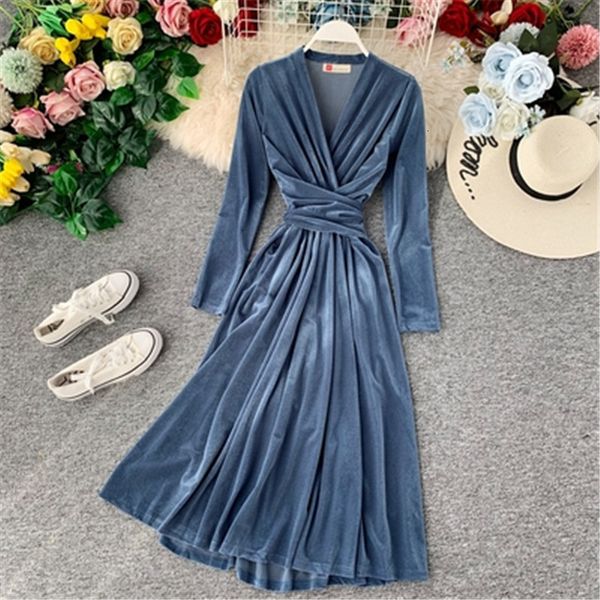 female v-neck retro port dressed in velvet winter dress black blue red, Black;gray
female v-neck retro port dressed in velvet winter dress black blue red, Black;gray