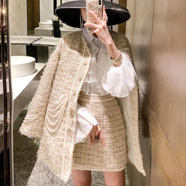 autumn winter small fragrance gold pearl tweed woolen coat women o-neck slim single breasted overcoat, Black
autumn winter small fragrance gold pearl tweed woolen coat women o-neck slim single breasted overcoat, Black