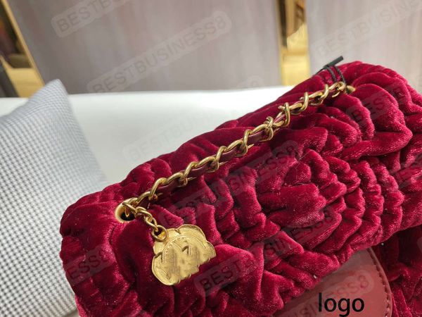 female 2021 designer autumn and winter velvet one-shoulder messenger small square bag fashion temperament size 18 15
female 2021 designer autumn and winter velvet one-shoulder messenger small square bag fashion temperament size 18 15