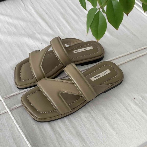 70% off wholesale sandals flip-flops shoes flat-bottom slippers with open toe. slippers for women wearing soft shoes thick soles, Black
70% off wholesale sandals flip-flops shoes flat-bottom slippers with open toe. slippers for women wearing soft shoes thick soles, Black