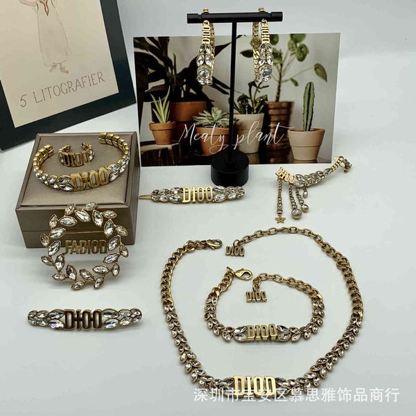 2021 luxury designer jewelry necklace wheat ear series suit horse eye drill earrings brooch 2021 fashion bao, Silver
2021 luxury designer jewelry necklace wheat ear series suit horse eye drill earrings brooch 2021 fashion bao, Silver