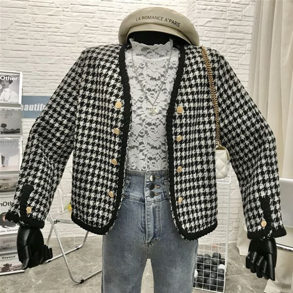 jackets autumn winter vintage plaid tweed jacket with buttons v neck crop long sleeve woolen coat women korean outwear kmte, Black;brown
jackets autumn winter vintage plaid tweed jacket with buttons v neck crop long sleeve woolen coat women korean outwear kmte, Black;brown