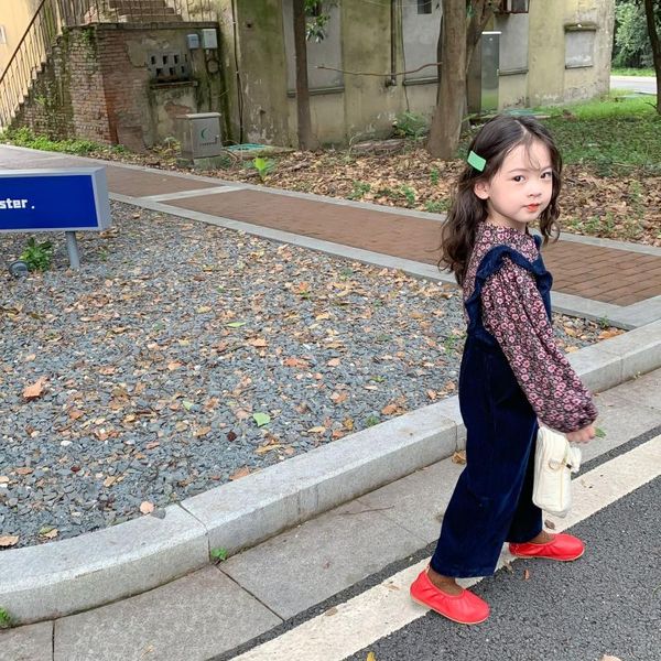 trousers 2021 autumn children's clothing girls' korean style wooden ear corduroy suspender pants fashionable, Blue
trousers 2021 autumn children's clothing girls' korean style wooden ear corduroy suspender pants fashionable, Blue