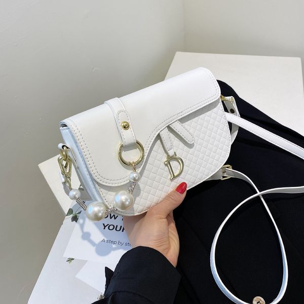 factory outlet design summer half round saddle 2021 new fashion messenger armpit foreign style bag women's hair
factory outlet design summer half round saddle 2021 new fashion messenger armpit foreign style bag women's hair