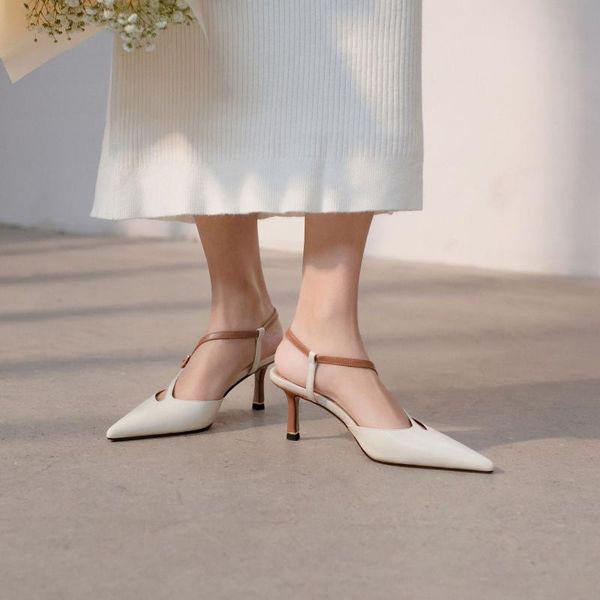 sandals 2021 summer light sandal pointed heels for women with thin one line belt and skirt cheongsam shoes, Black 
sandals 2021 summer light sandal pointed heels for women with thin one line belt and skirt cheongsam shoes, Black