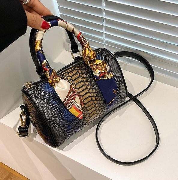 factory outlet women leather messenger bag elegant fashion ribbons handbags sweet small fresh contrast shoulder bags street trend crocodile, Black;red
factory outlet women leather messenger bag elegant fashion ribbons handbags sweet small fresh contrast shoulder bags street trend crocodile, Black;red