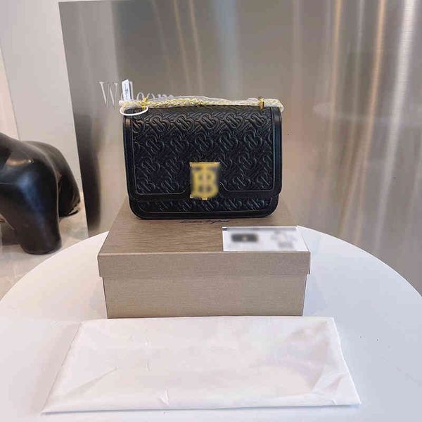 bbr2021 autumn and winter new embossed printing flip cover postman small square bag tofu single shoulder messenger chain female
bbr2021 autumn and winter new embossed printing flip cover postman small square bag tofu single shoulder messenger chain female