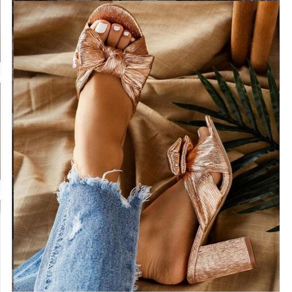 slippers summer 35-42 large size shoes european and american thick with bow knot golden sandal fish mouth cool, Black
slippers summer 35-42 large size shoes european and american thick with bow knot golden sandal fish mouth cool, Black