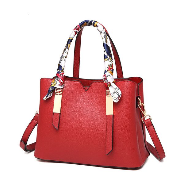 2021 middle aged mother's fashion wedding bride's lady's one shoulder handbag messenger bag
2021 middle aged mother's fashion wedding bride's lady's one shoulder handbag messenger bag