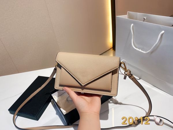 women luxurys designers bags 2021 latest arrival shoulder bag handbag messenger clutch wallet fashion crossbody wholesale size: 20 x 12 cm
women luxurys designers bags 2021 latest arrival shoulder bag handbag messenger clutch wallet fashion crossbody wholesale size: 20 x 12 cm