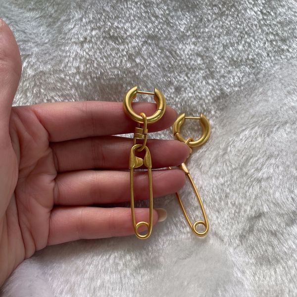 GoldenpinshapefashionablepersonalitycoldEuropeanandAmericanstyleearringsretrometalearringsforwomen
GoldenpinshapefashionablepersonalitycoldEuropeanandAmericanstyleearringsretrometalearringsforwomen