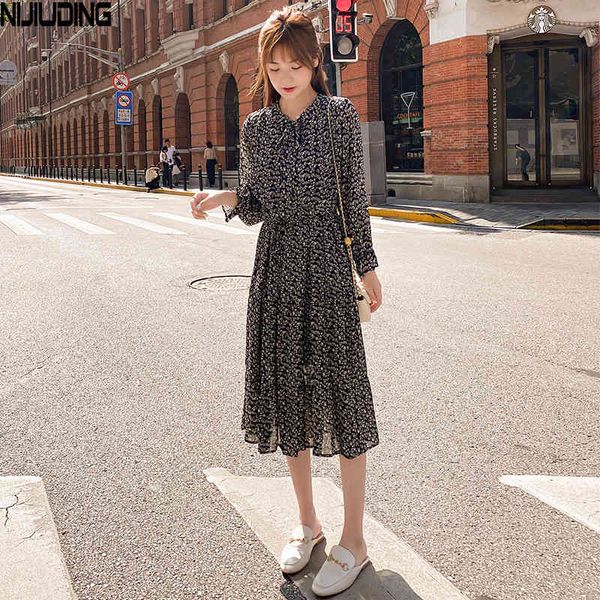 autumn elegant bow-neck chiffon dress women flare sleeve a-line floral print female vintage long vestidos femme 210514, Black;gray
autumn elegant bow-neck chiffon dress women flare sleeve a-line floral print female vintage long vestidos femme 210514, Black;gray