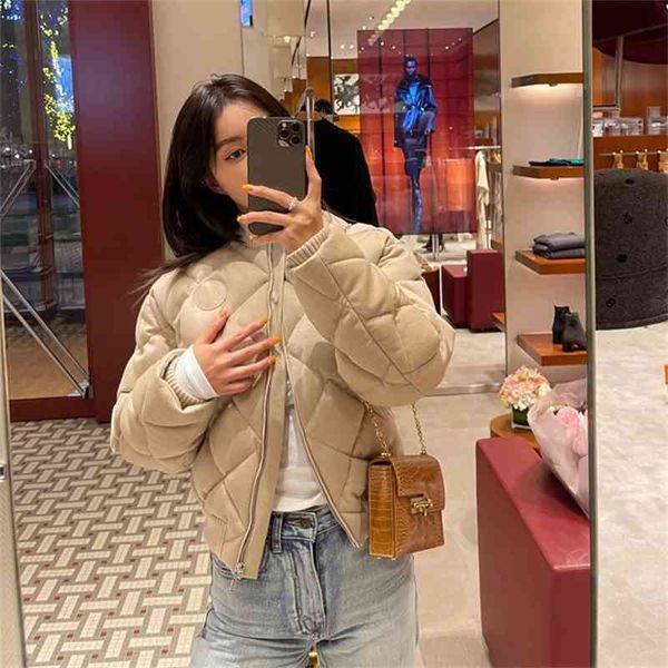 2021 autumn and winter cashmere fabric he white goose down rhomboid bread skin brand short jacket women's high-end version, Black
2021 autumn and winter cashmere fabric he white goose down rhomboid bread skin brand short jacket women's high-end version, Black