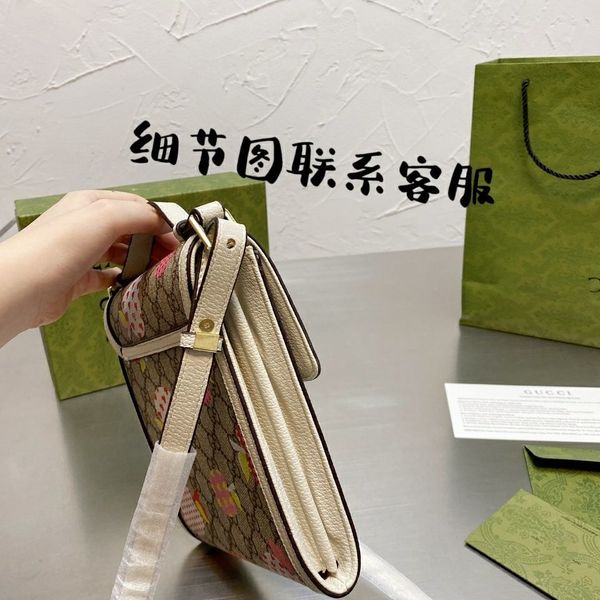luxury handbags and storage new letter fashion messenger bag in autumn 2021, net red
luxury handbags and storage new letter fashion messenger bag in autumn 2021, net red
