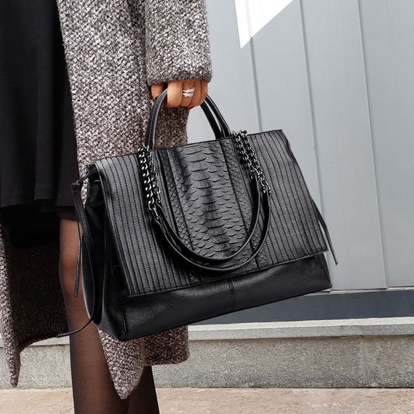 new arrivals 00% cow leather messenger bags fashion crocodile pattern one shoulder personality portable large capacity tote ba
new arrivals 00% cow leather messenger bags fashion crocodile pattern one shoulder personality portable large capacity tote ba