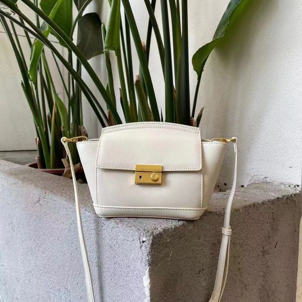 70% off design handbag 2021 trend new mini cowhide wing one shoulder messenger bag 0bby, Red;black
70% off design handbag 2021 trend new mini cowhide wing one shoulder messenger bag 0bby, Red;black